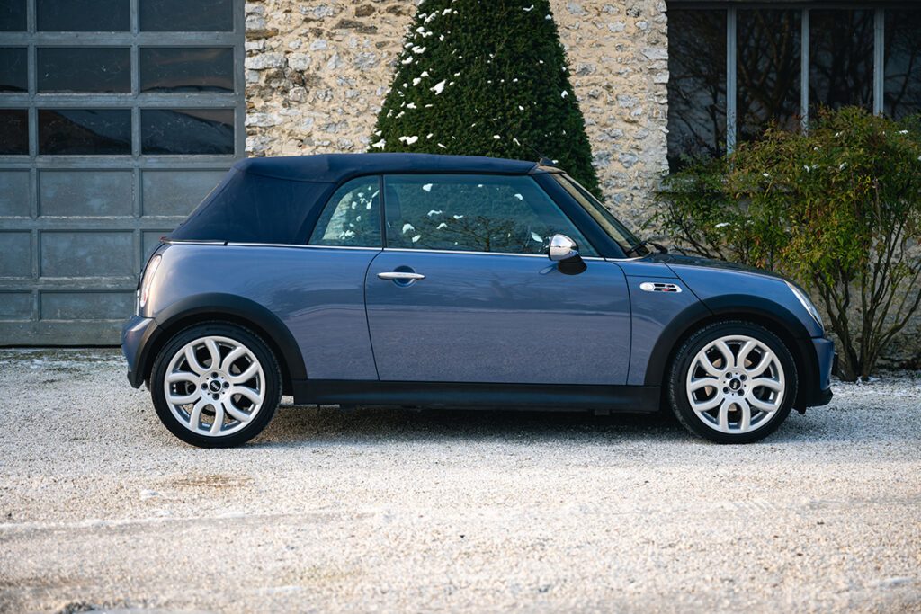 mini cooper s 170cv r52 cool blue à vendre occasion collection collector rare youngtimer achat vintage classics mini my mini revolution showroom paris houdan bazainville france