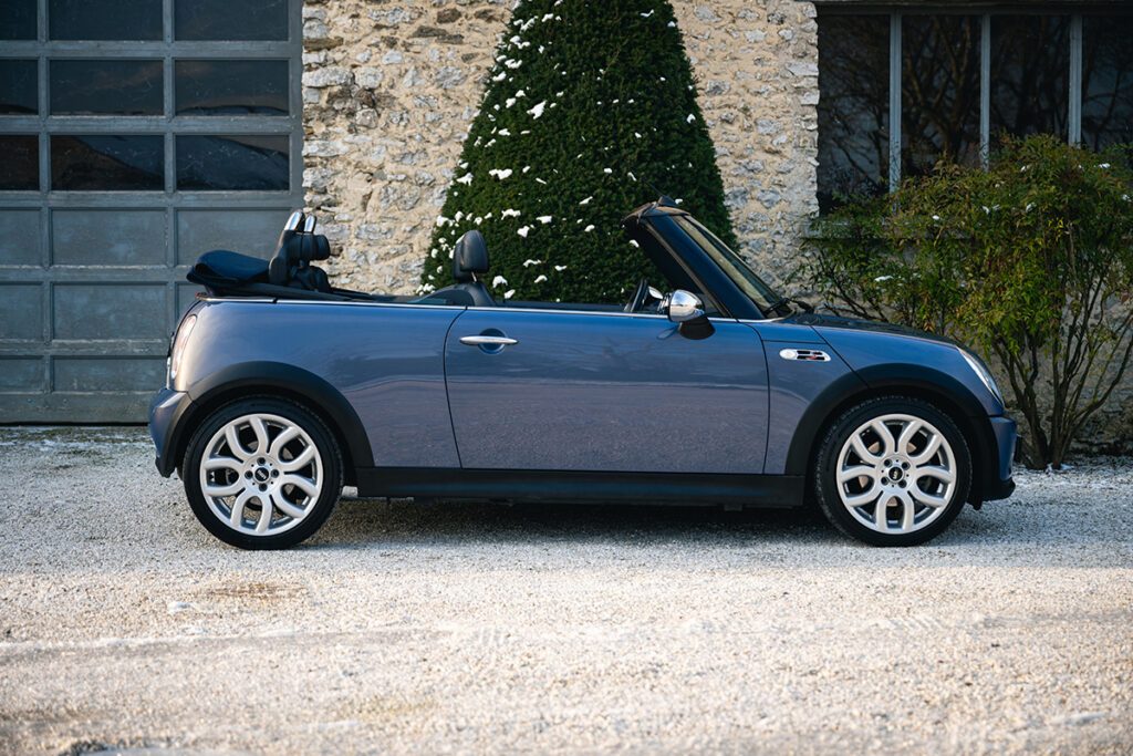 mini cooper s 170cv r52 cool blue à vendre occasion collection collector rare youngtimer achat vintage classics mini my mini revolution showroom paris houdan bazainville france