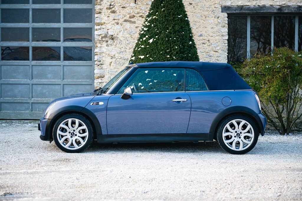 mini cooper s 170cv r52 cool blue à vendre occasion collection collector rare youngtimer achat vintage classics mini my mini revolution showroom paris houdan bazainville france