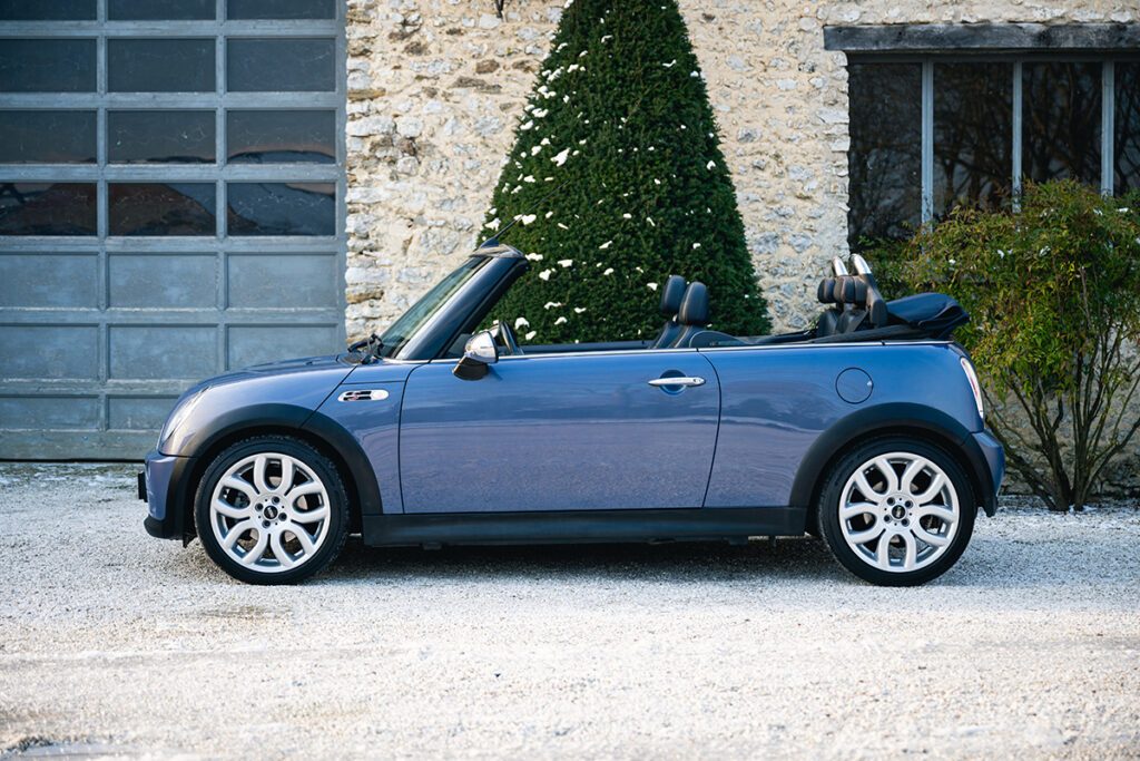 mini cooper s 170cv r52 cool blue à vendre occasion collection collector rare youngtimer achat vintage classics mini my mini revolution showroom paris houdan bazainville france