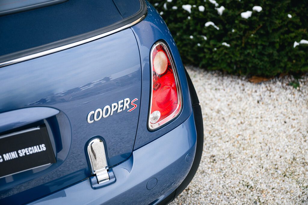 mini cooper s 170cv r52 cool blue à vendre occasion collection collector rare youngtimer achat vintage classics mini my mini revolution showroom paris houdan bazainville france