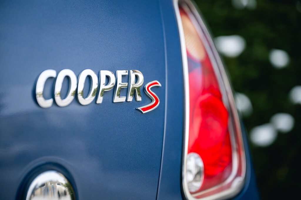 mini cooper s 170cv r52 cool blue à vendre occasion collection collector rare youngtimer achat vintage classics mini my mini revolution showroom paris houdan bazainville france
