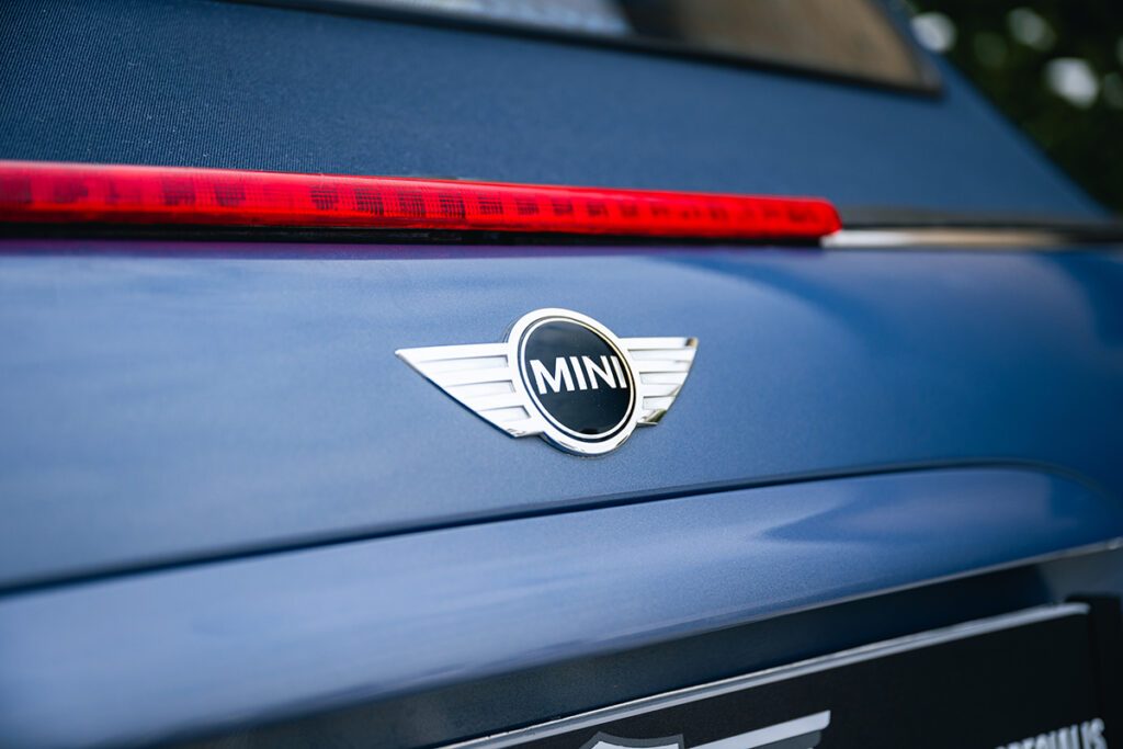 mini cooper s 170cv r52 cool blue à vendre occasion collection collector rare youngtimer achat vintage classics mini my mini revolution showroom paris houdan bazainville france