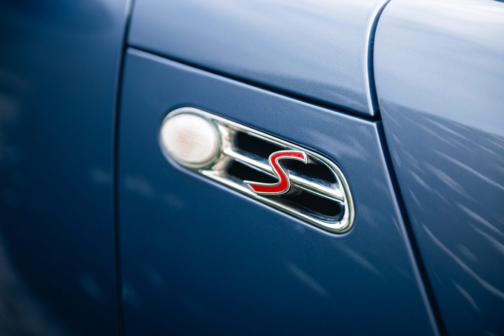 mini cooper s 170cv r52 cool blue à vendre occasion collection collector rare youngtimer achat vintage classics mini my mini revolution showroom paris houdan bazainville france