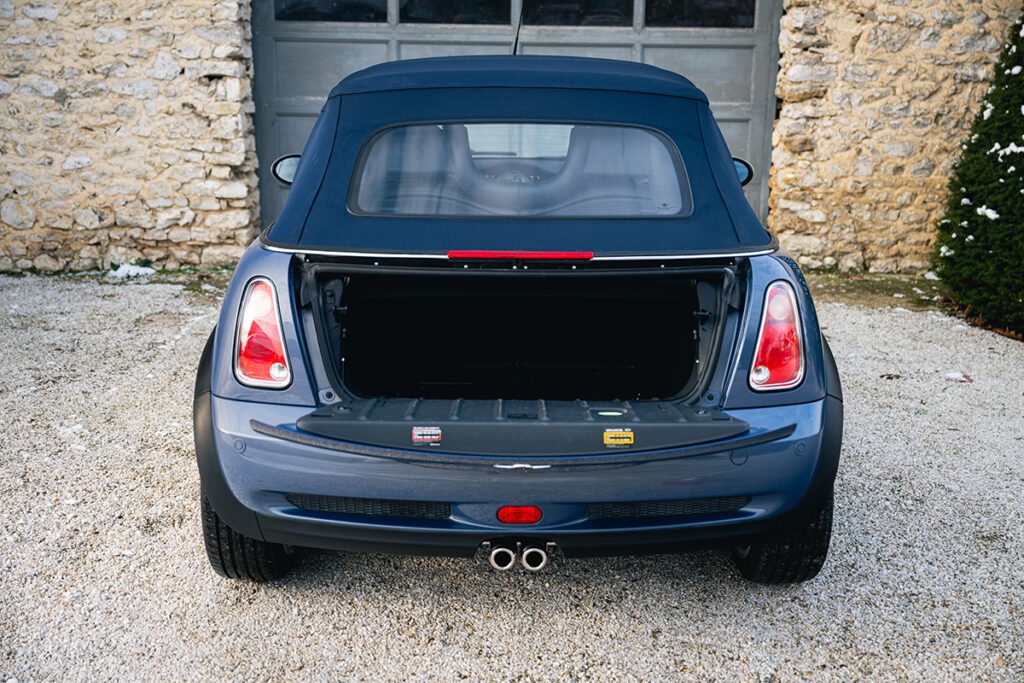 mini cooper s 170cv r52 cool blue à vendre occasion collection collector rare youngtimer achat vintage classics mini my mini revolution showroom paris houdan bazainville france