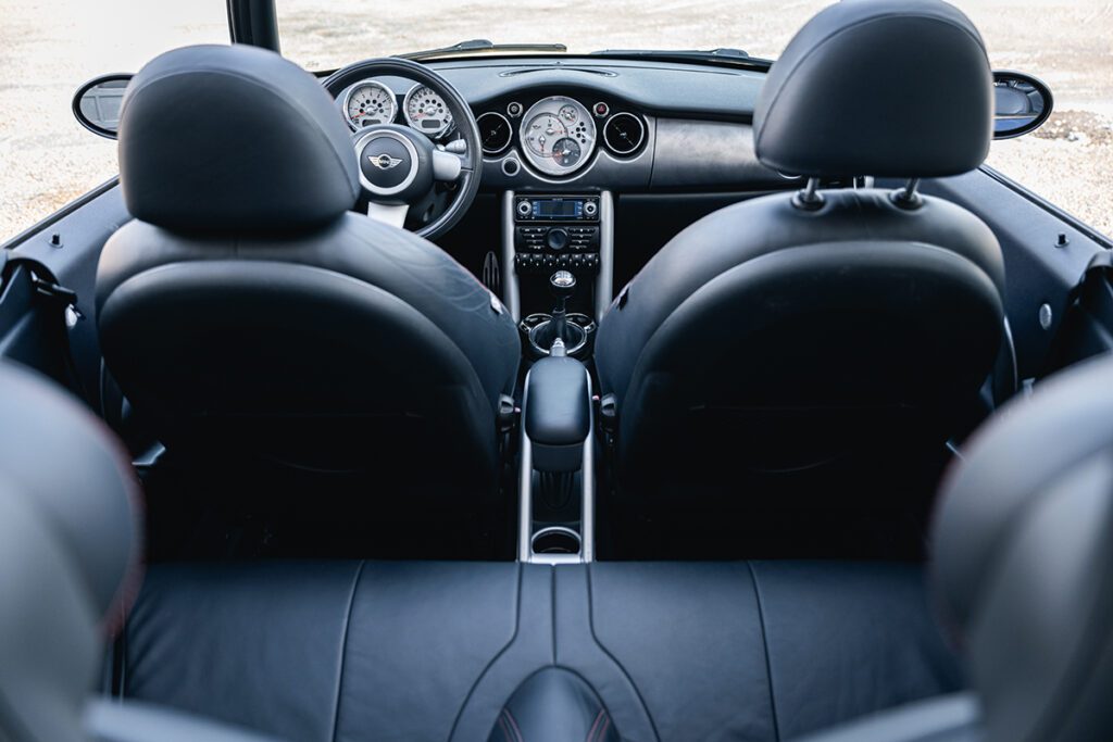 mini cooper s 170cv r52 cool blue à vendre occasion collection collector rare youngtimer achat vintage classics mini my mini revolution showroom paris houdan bazainville france