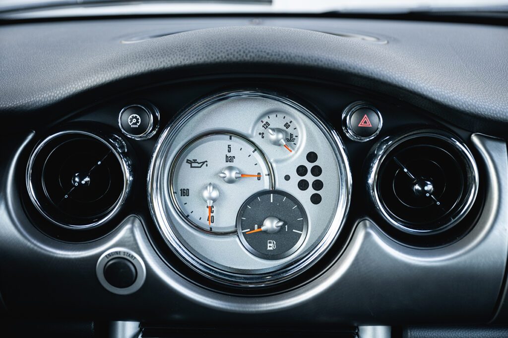 mini cooper s 170cv r52 cool blue à vendre occasion collection collector rare youngtimer achat vintage classics mini my mini revolution showroom paris houdan bazainville france