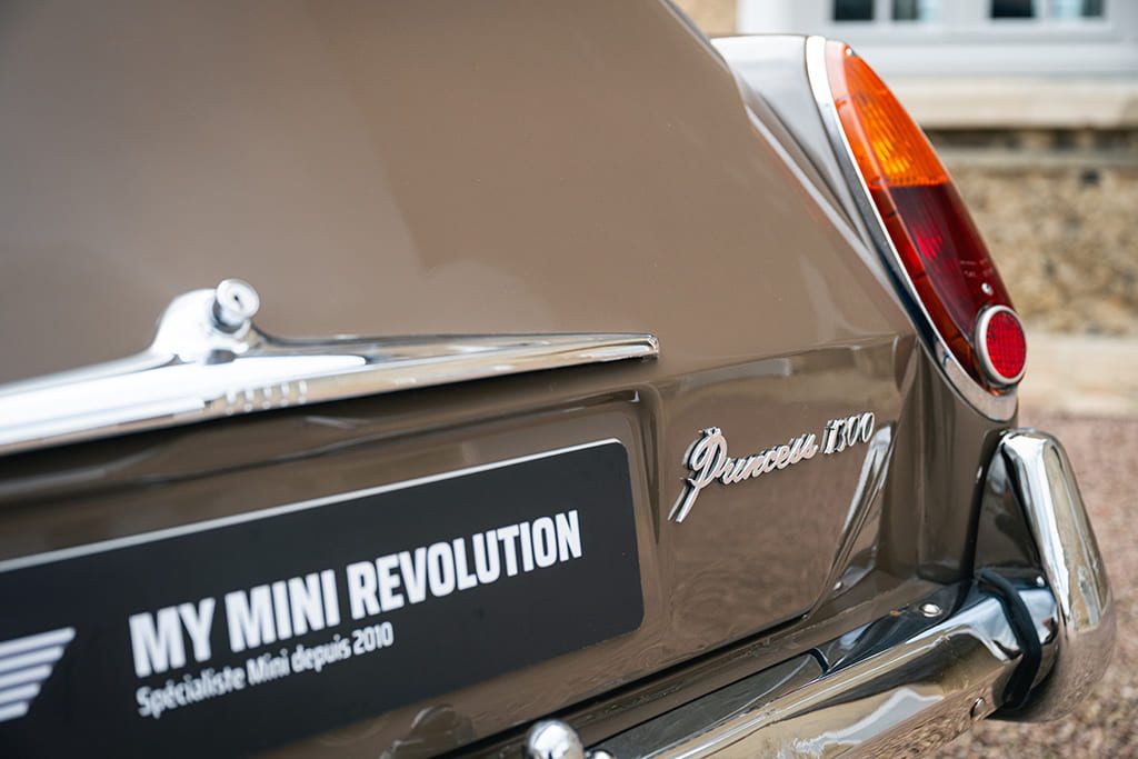 Austin Princess Vanden Plas 1300 brown 1968 for sale used My Mini Revolution Paris