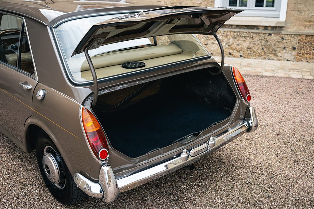 Austin Princess Vanden Plas 1300 brown 1968 for sale used My Mini Revolution Paris