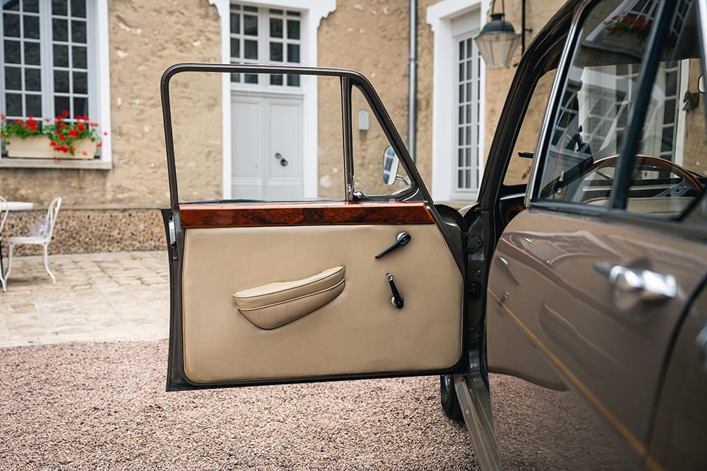Austin Princess Vanden Plas 1300 brown 1968 for sale used My Mini Revolution Paris