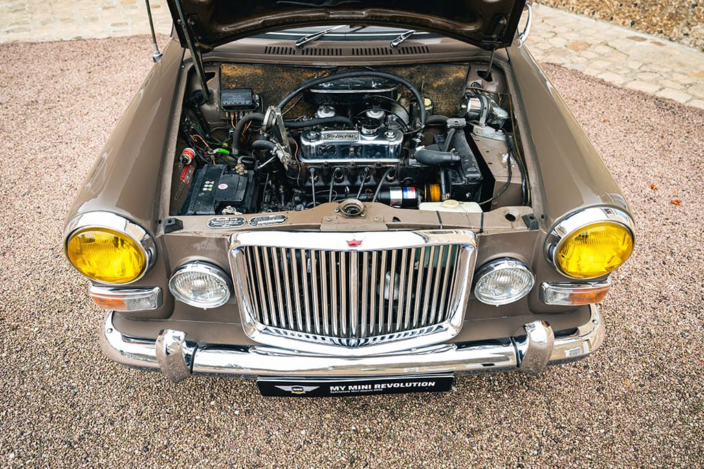 Austin Princess Vanden Plas 1300 brown 1968 for sale used My Mini Revolution Paris