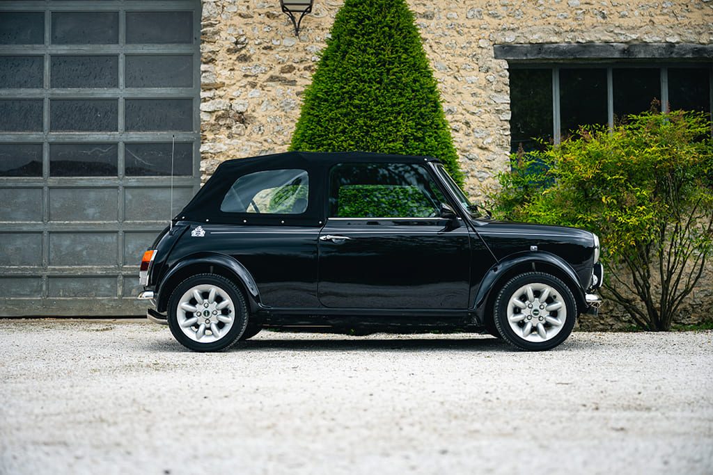 Mini Cabriolet MPI 40th Anniversary 1999 black Mengers for sale used My Mini Revolution Paris
