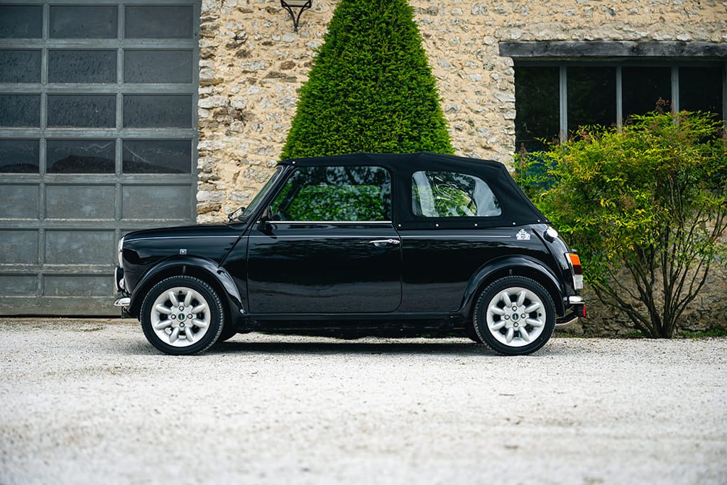 Mini Cabriolet MPI 40th Anniversary 1999 black Mengers for sale used My Mini Revolution Paris