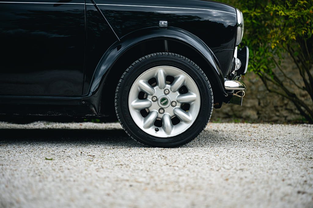 Mini Cabriolet MPI 40th Anniversary 1999 black Mengers for sale used My Mini Revolution Paris