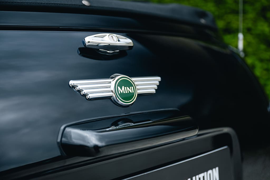 Mini Cabriolet MPI 40th Anniversary 1999 black Mengers for sale used My Mini Revolution Paris