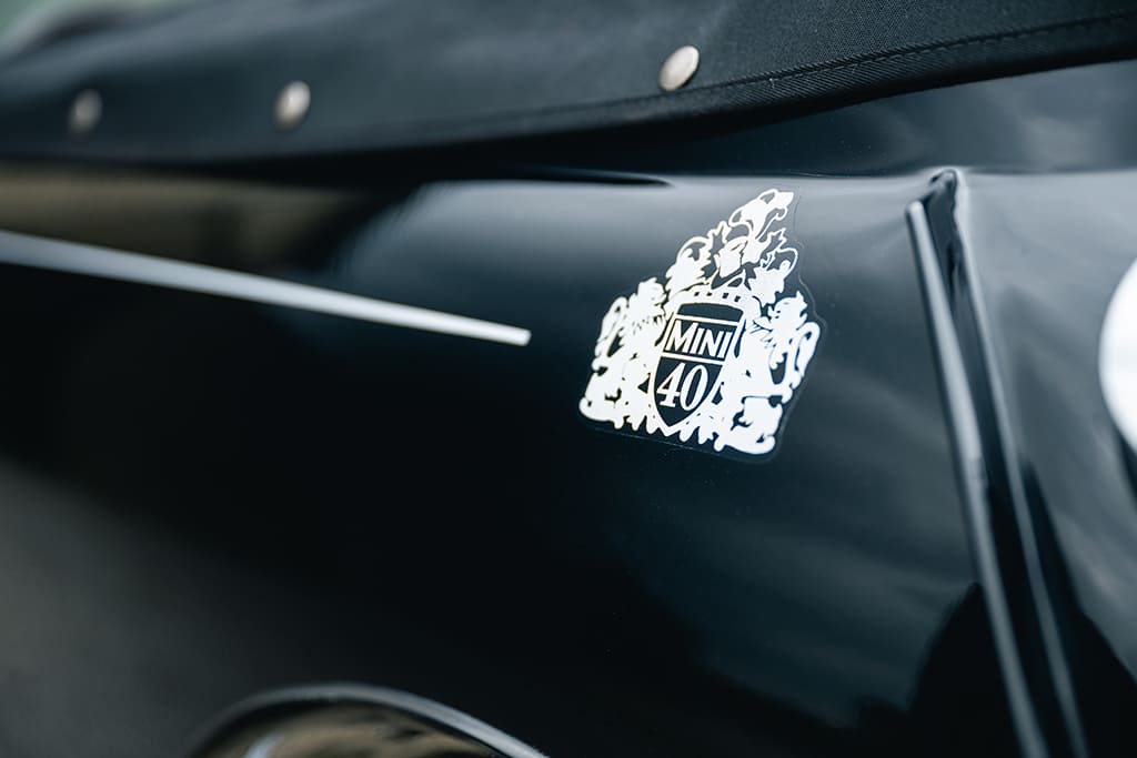 Mini Cabriolet MPI 40th Anniversary 1999 black Mengers for sale used My Mini Revolution Paris