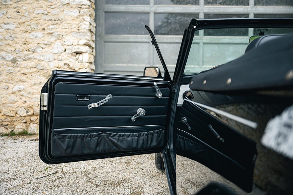 Mini Cabriolet MPI 40th Anniversary 1999 black Mengers for sale used My Mini Revolution Paris