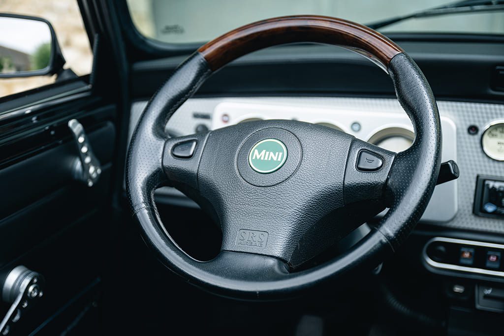 Mini Cabriolet MPI 40th Anniversary 1999 black Mengers for sale used My Mini Revolution Paris