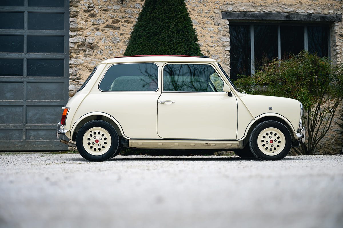 Mini Cooper 1.3 MPI MMR Edition #04 Old English White for sale used My Mini Revolution Paris