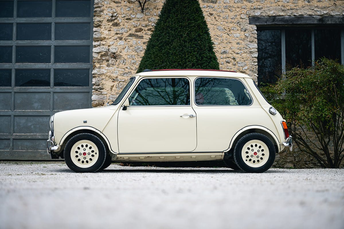 Mini Cooper 1.3 MPI MMR Edition #04 Old English White for sale used My Mini Revolution Paris