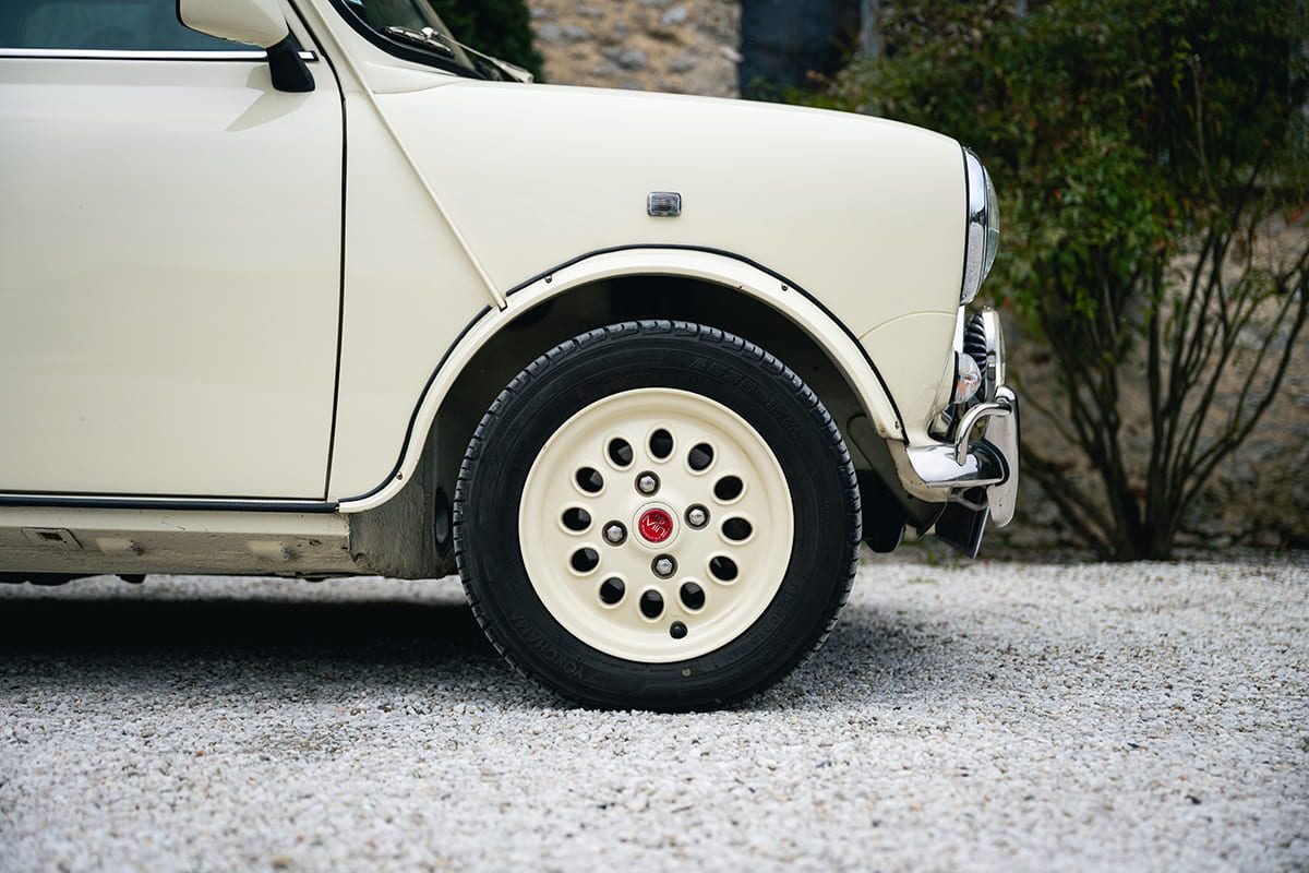 Mini Cooper 1.3 MPI MMR Edition #04 Old English White for sale used My Mini Revolution Paris