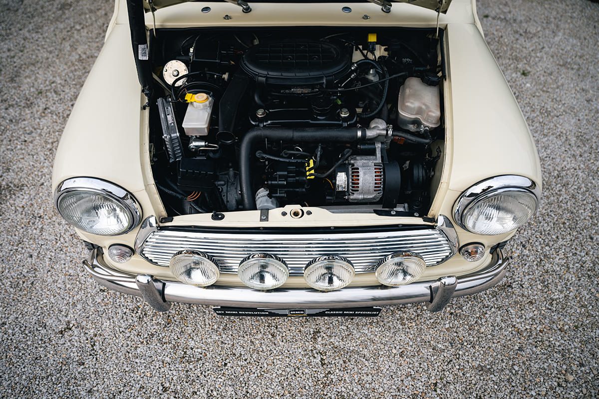 Mini Cooper 1.3 MPI MMR Edition #04 Old English White for sale used My Mini Revolution Paris