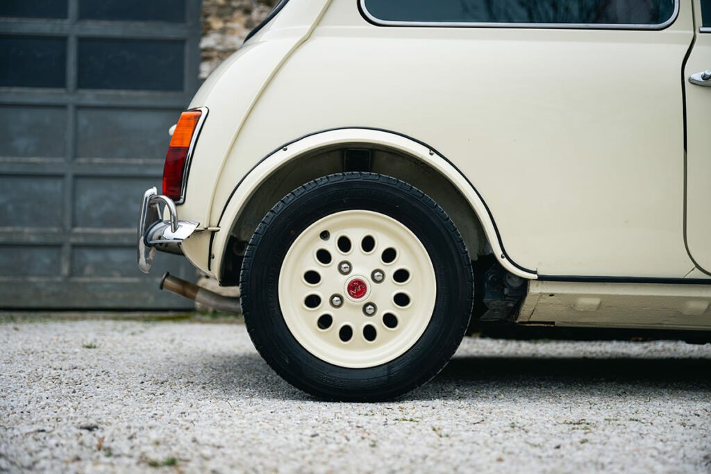 Mini Cooper 1.3 MPI MMR Edition #04 Old English White à vendre occasion My Mini Revolution Paris