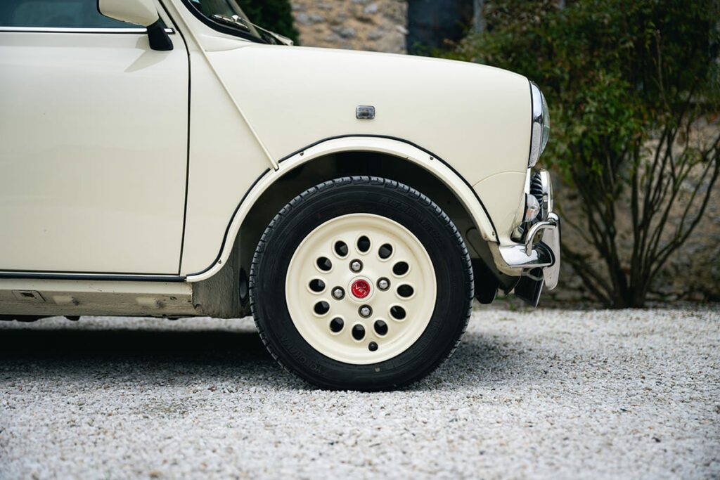 Mini Cooper 1.3 MPI MMR Edition #04 Old English White à vendre occasion My Mini Revolution Paris