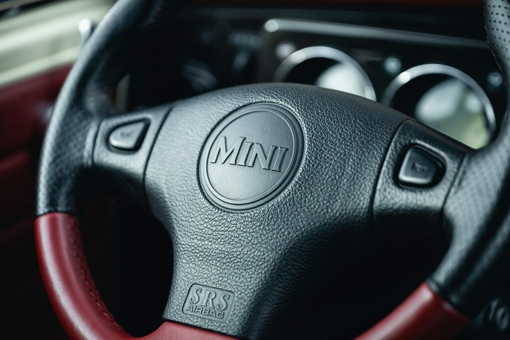 Mini Cooper 1.3 MPI MMR Edition #04 Old English White à vendre occasion My Mini Revolution Paris
