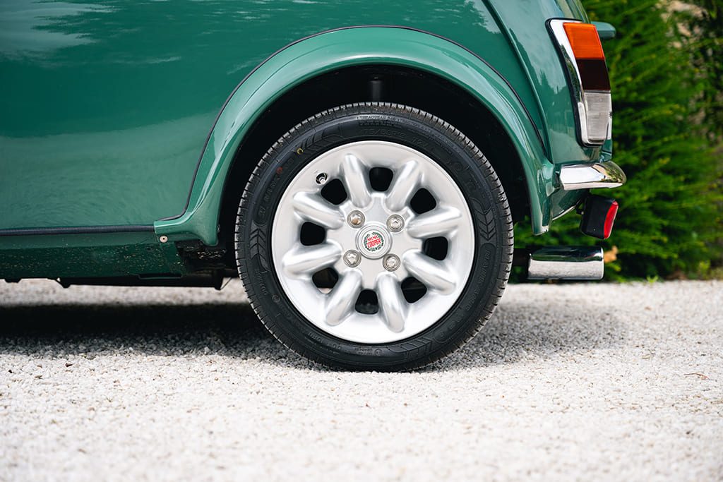 Mini 1.3 MPI Cooper Sport 5 Works almond green for sale rare occasion My Mini Revolution Paris