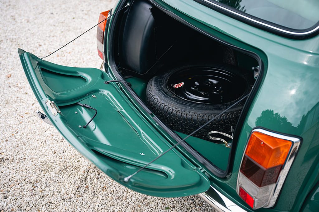 Mini 1.3 MPI Cooper Sport 5 Works almond green for sale rare occasion My Mini Revolution Paris