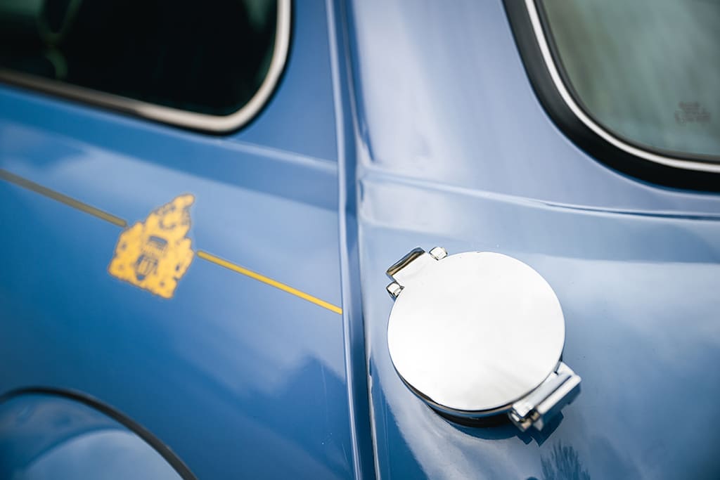 Mini MPI 40th Anniversary Island Blue RHD 1999 for sale used My Mini Revolution Paris