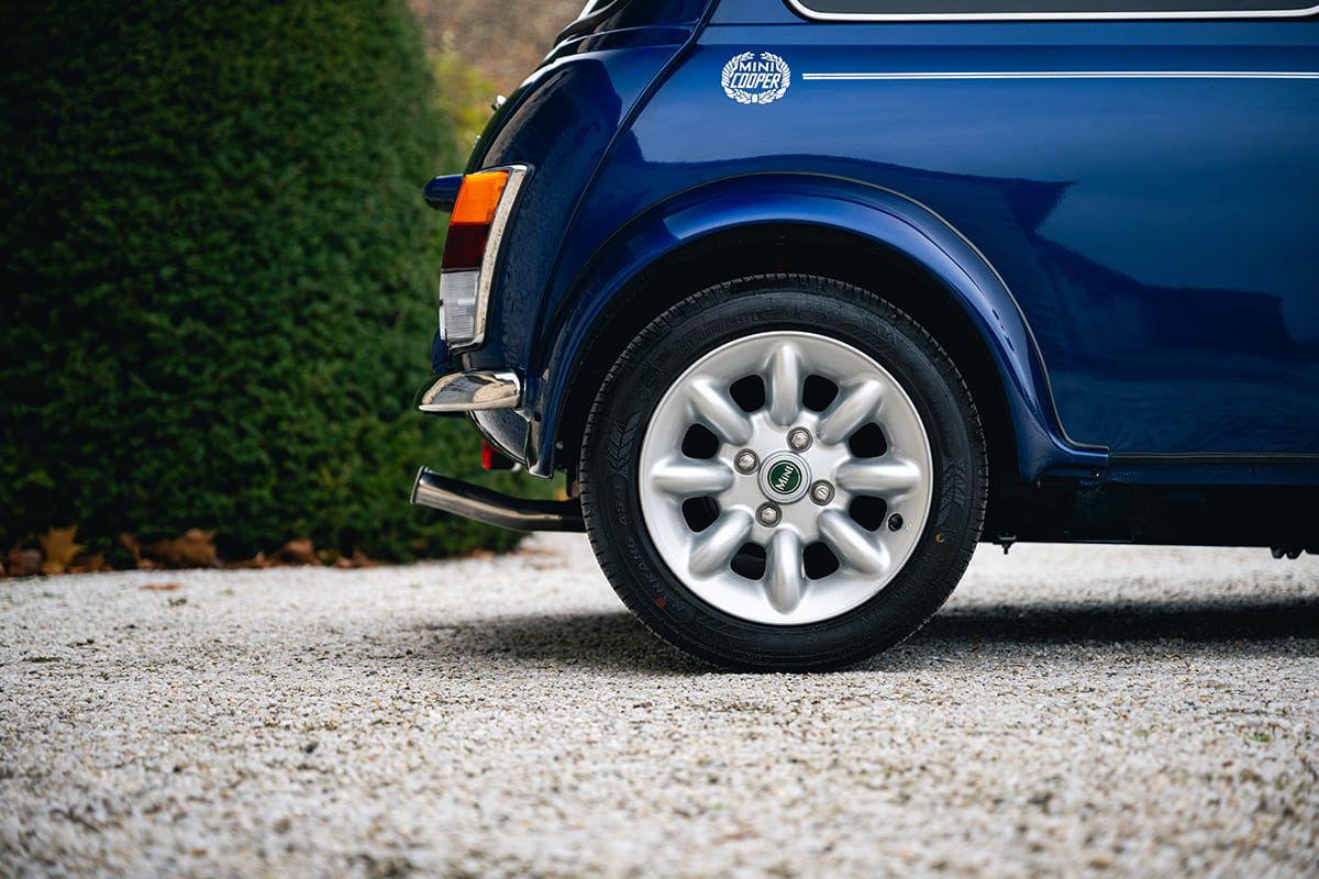 Mini MPI Cooper Sport Swiss Edition Thaiti Blue 2000 for sale used My Mini Revolution Paris