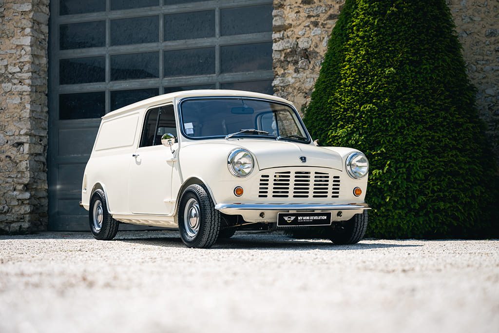 Mini Van old english white 1275 cm³ 1982 for sale used My Mini Revolution Paris