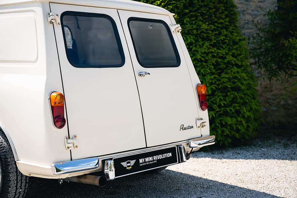 Mini Van old english white 1275 cm³ 1982 for sale used My Mini Revolution Paris
