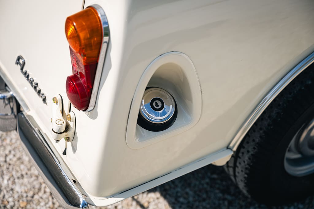 Mini Van old english white 1275 cm³ 1982 for sale used My Mini Revolution Paris
