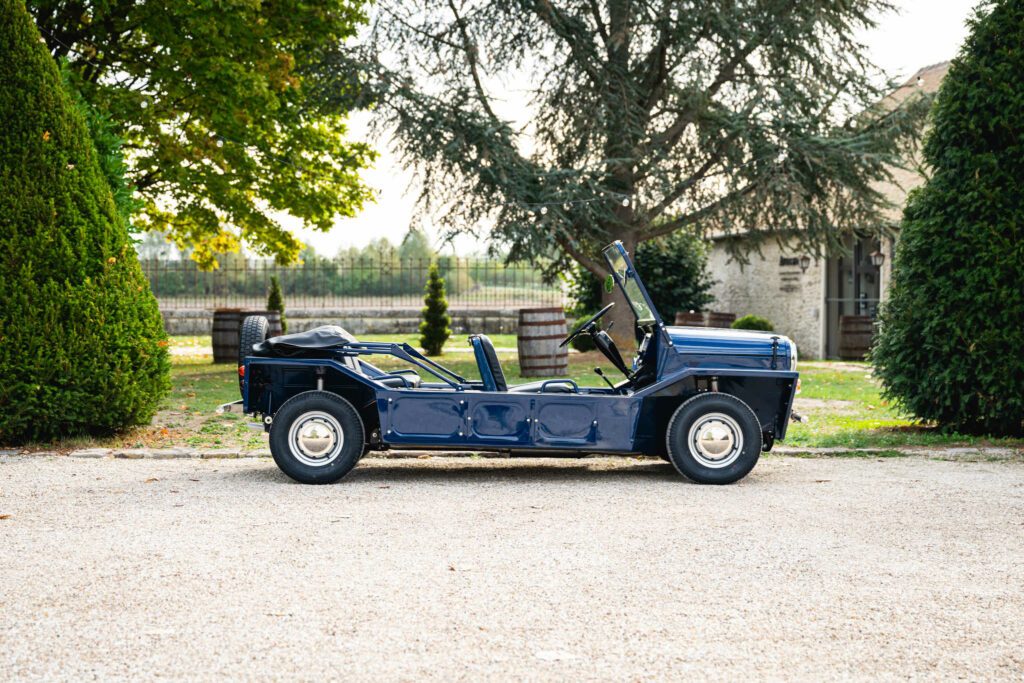 1968 Austin Mini Moke MK2 Blue for sale, collector's item, fully restored, Paris, France. Showroom: Houdan Bazainville, USA. Classics Mini, My Mini Revolution