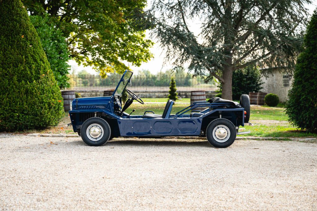 1968 Austin Mini Moke MK2 Blue for sale, collector's item, fully restored, Paris, France. Showroom: Houdan Bazainville, USA. Classics Mini, My Mini Revolution