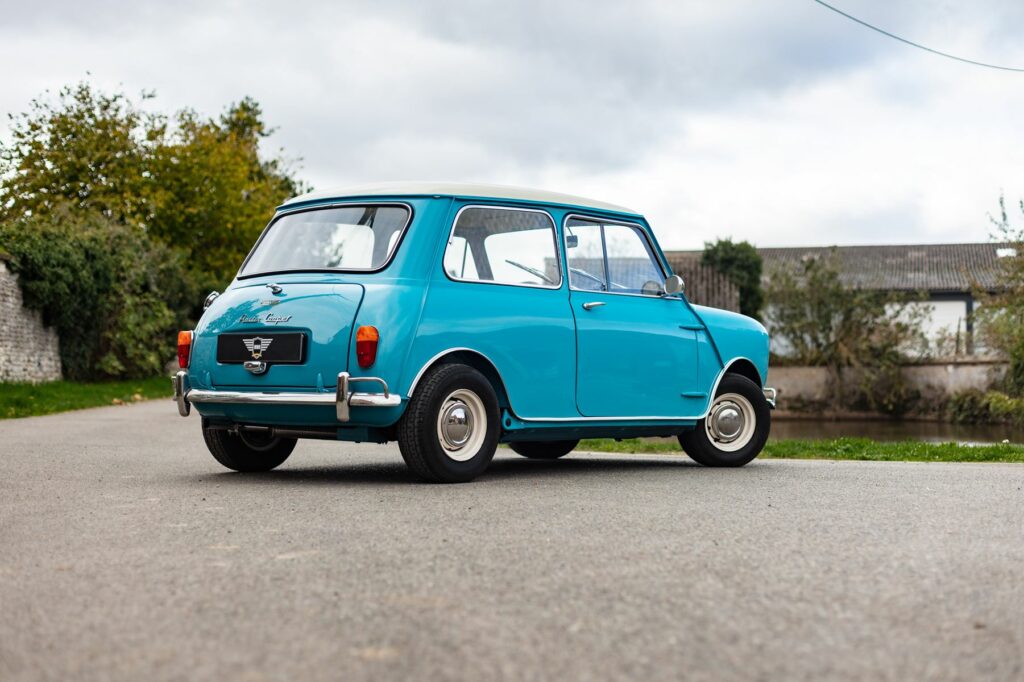 Austin Mini Cooper Mk1 997 Surf Blue de 1963. Recién llegado. Mi Mini Revolution París.