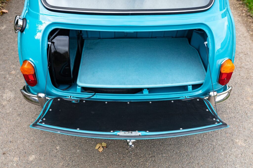 Austin Mini Cooper Mk1 997 Surf Blue de 1963. Recién llegado. Mi Mini Revolution París.