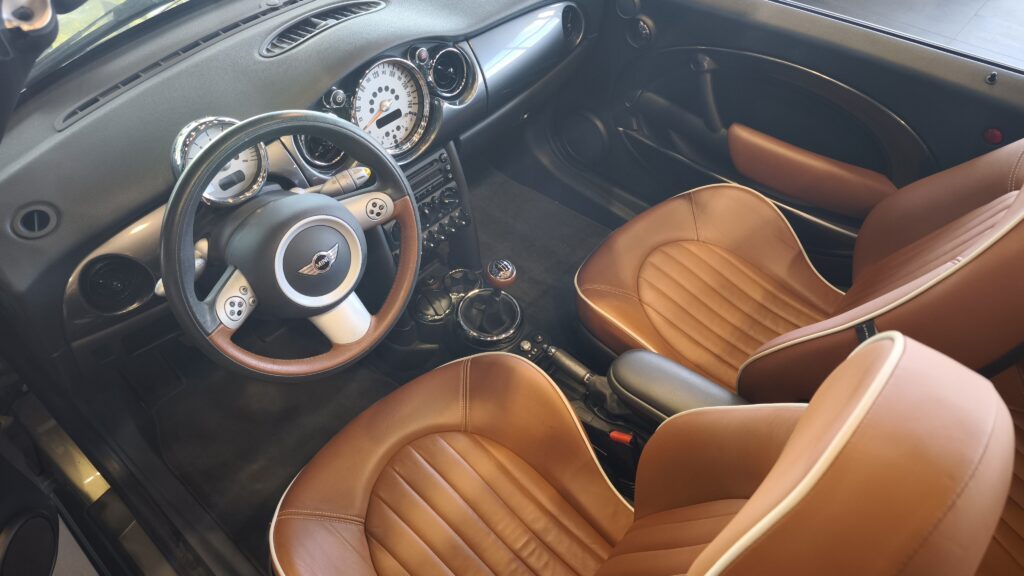 mini r52 cooper sidewalk cabriolet sparkling silver malt brown 2007 à vendre occasion collection collector rare youngtimer achat vintage classics mini my mini revolution showroom paris houdan bazainville france