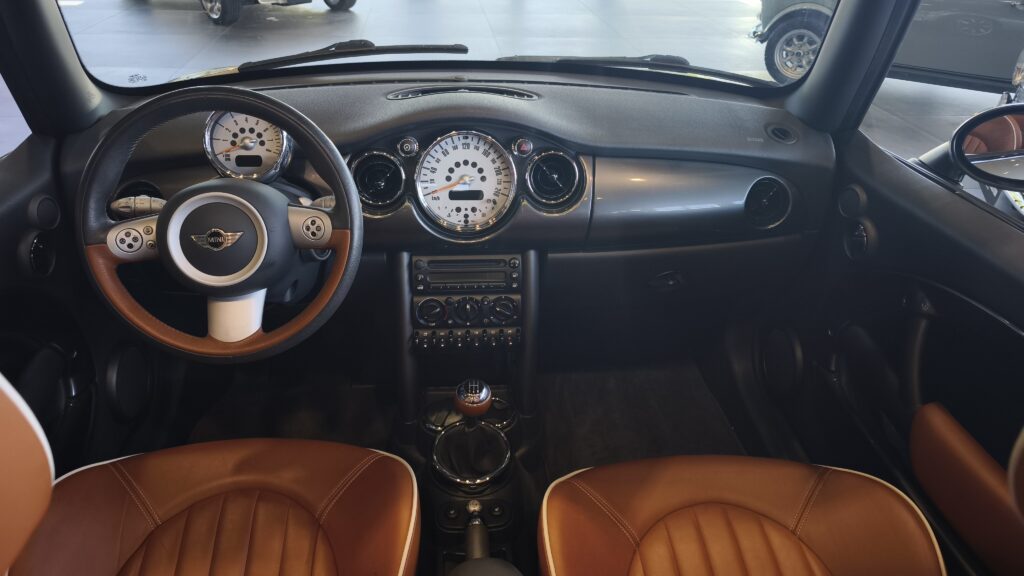 mini r52 cooper sidewalk cabriolet sparkling silver malt brown 2007 à vendre occasion collection collector rare youngtimer achat vintage classics mini my mini revolution showroom paris houdan bazainville france