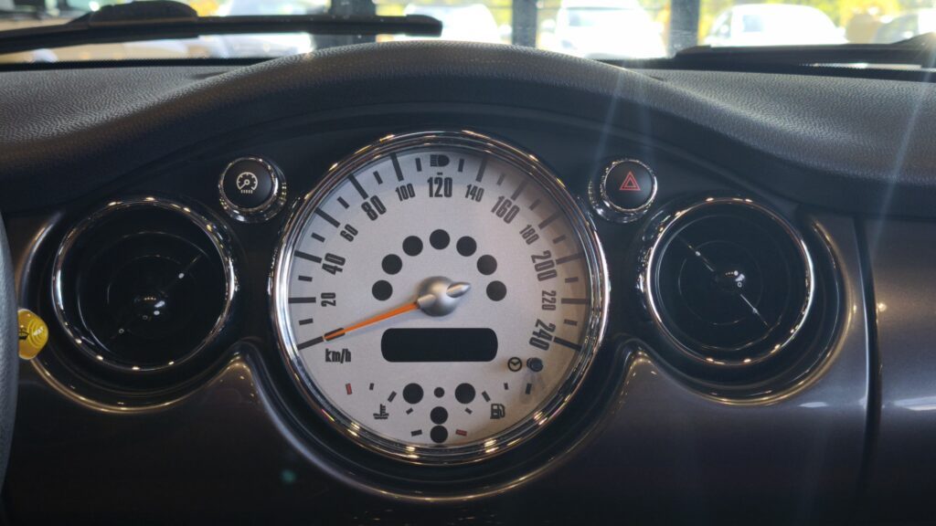 mini r52 cooper sidewalk cabriolet sparkling silver malt brown 2007 à vendre occasion collection collector rare youngtimer achat vintage classics mini my mini revolution showroom paris houdan bazainville france