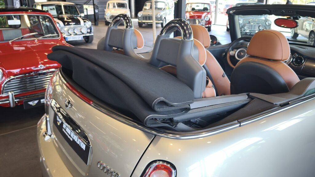 mini r52 cooper sidewalk cabriolet sparkling silver malt brown 2007 à vendre occasion collection collector rare youngtimer achat vintage classics mini my mini revolution showroom paris houdan bazainville france