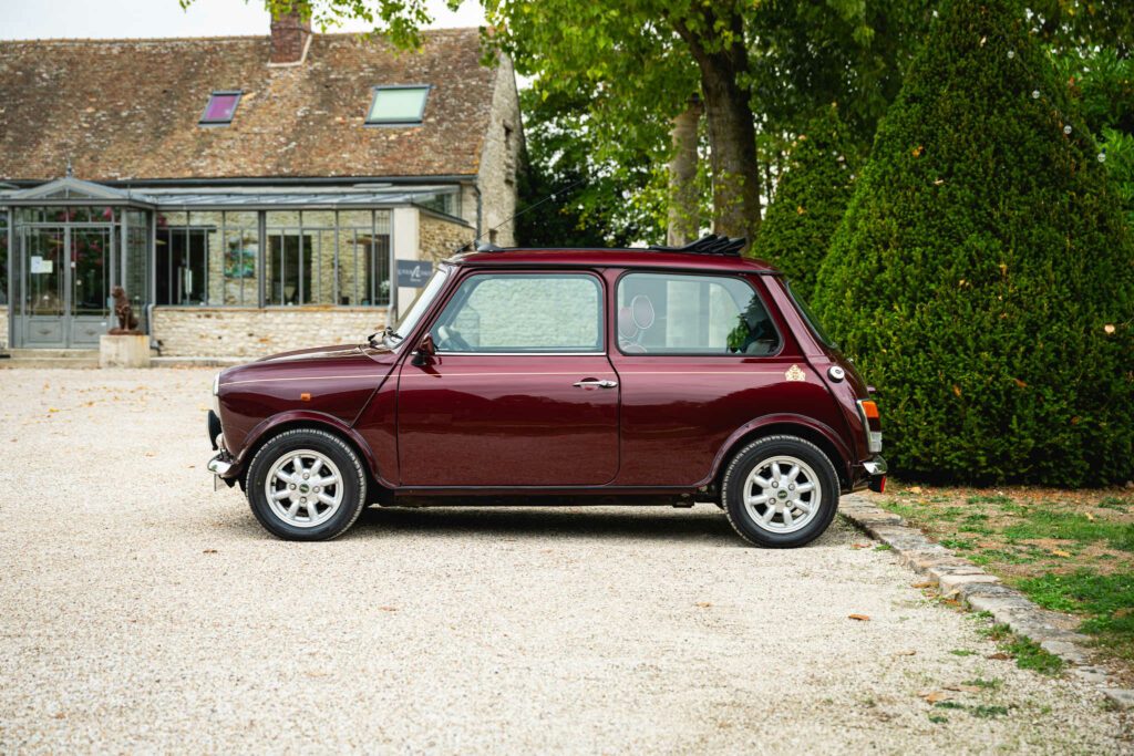 mini 1 3 mpi 40th anniversary ac sunroof bva automatic mulberry red 1999 for sale à vendre occasion collector collection showroom paris france usa classics mini my mini revolution