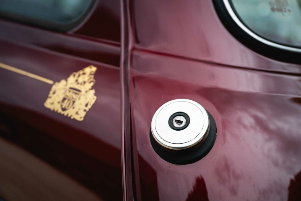 mini 1 3 mpi 40th anniversary ac sunroof bva automatic mulberry red 1999 for sale à vendre occasion collector collection showroom paris france usa classics mini my mini revolution