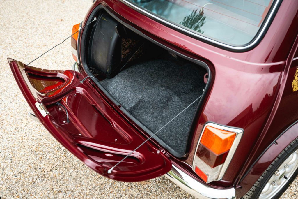 mini 1 3 mpi 40th anniversary ac sunroof bva automatic mulberry red 1999 for sale à vendre occasion collector collection showroom paris france usa classics mini my mini revolution