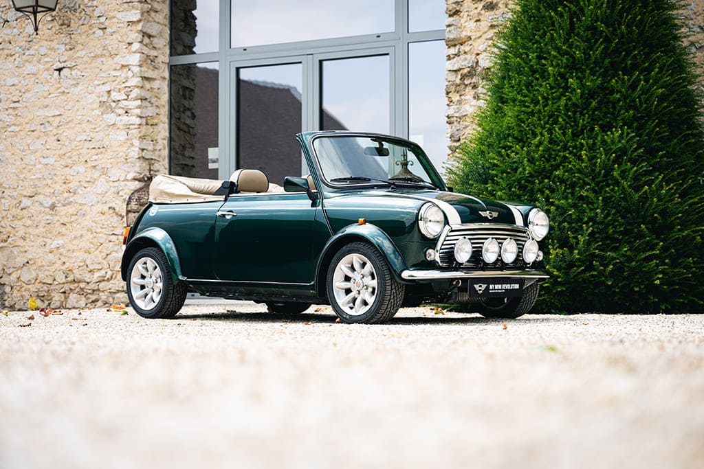 mini 1 3 mpi cabriolet arc de triomphe british racing green vert france 1999 my mini revolution occasion à vendre rare classics mini décapotable capote showroom bazainville houdan