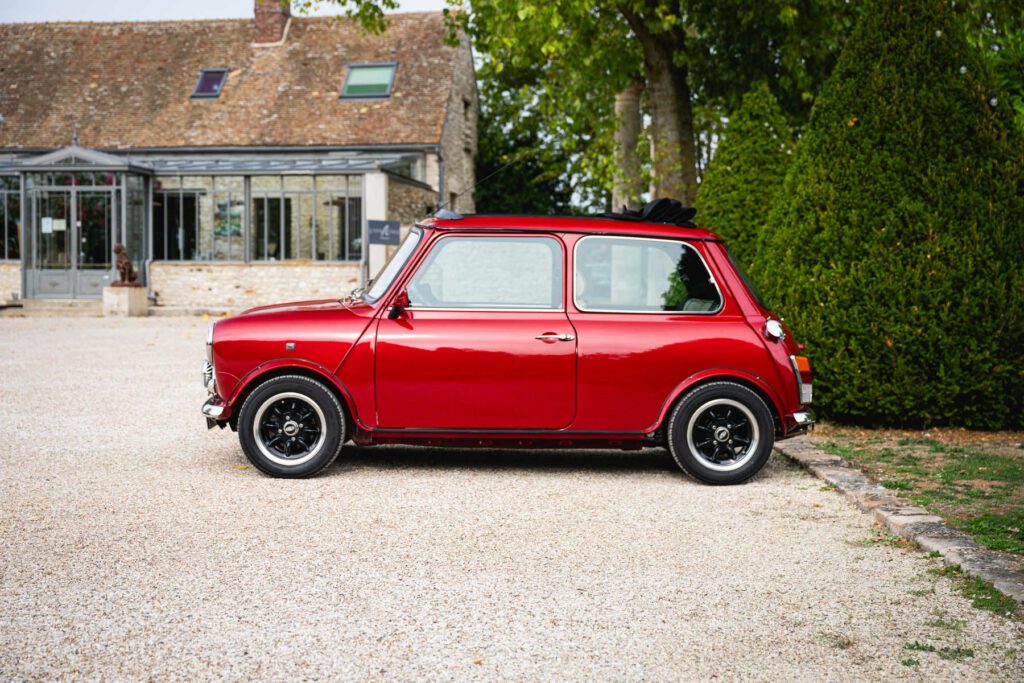 mini 1.3 mpi mmr edition 47 bepoke tailor-made nightfire red 1998 classics mini my mini revolution france paris USA showroom for sale à vendre collector collection
