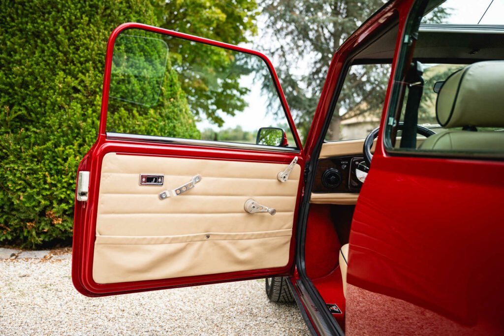 mini 1.3 mpi mmr edition 47 bepoke tailor-made nightfire red 1998 classics mini my mini revolution france paris USA showroom for sale à vendre collector collection
